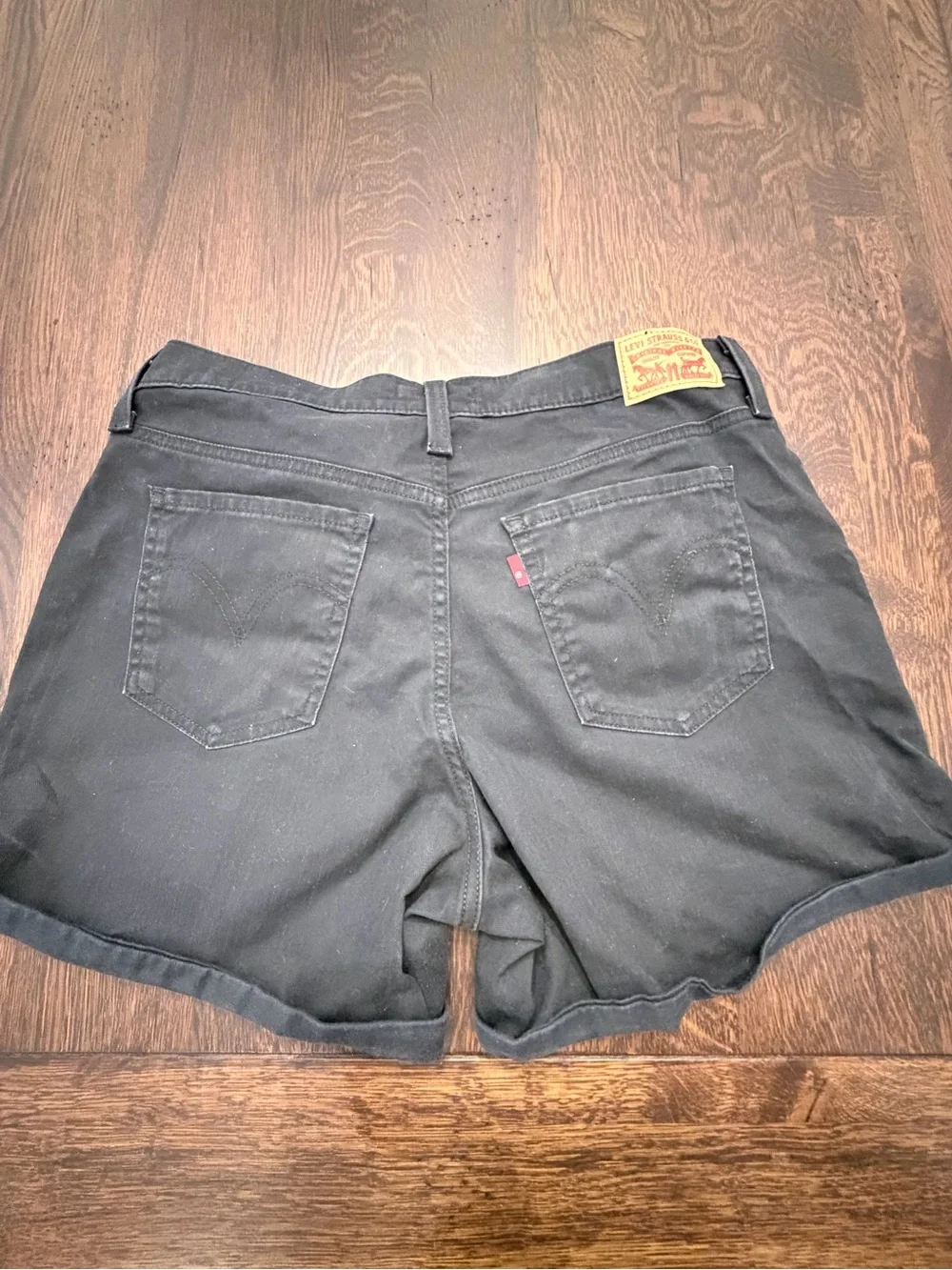 Levis sleek black